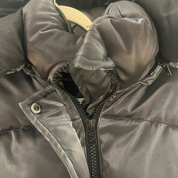 Forever 21 Grey metallic hooded waist length bubble jacket - Picture 4 of 4